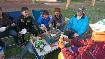 キャンプ第一日目夕食２.JPG